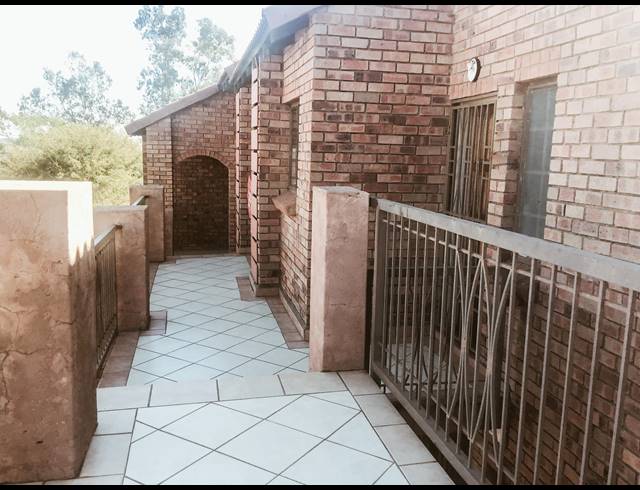 2 BEDROOM APARTMENT RENTED IN MOOIKLOOF RIDGE